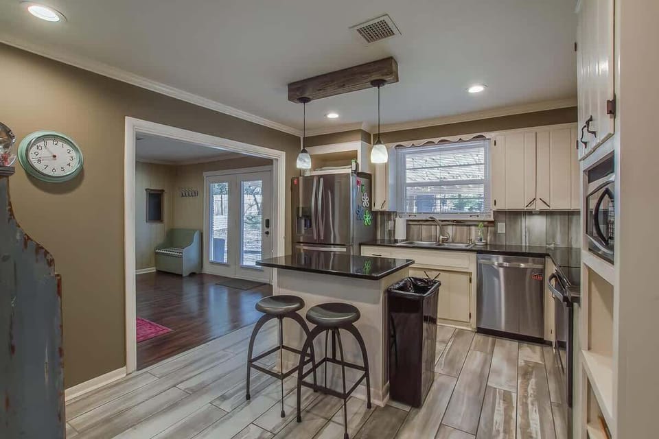 The Graycroft-large-011-21-TN-1500x1000-72dpi