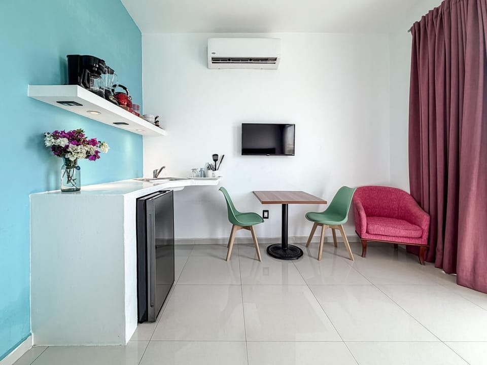 Kitchenette-Dining