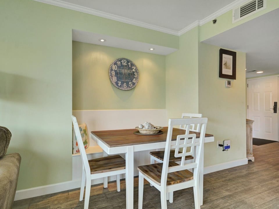 Dining Area at 3421 Villamare