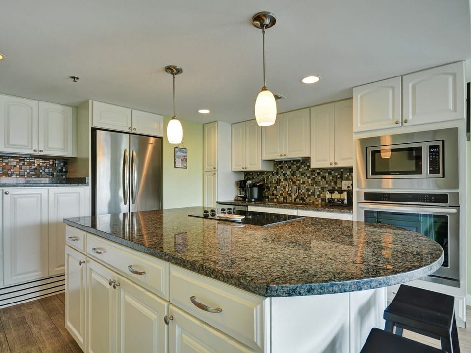 Kitchen with Stainless Steel Appliances at 3421 Villamare