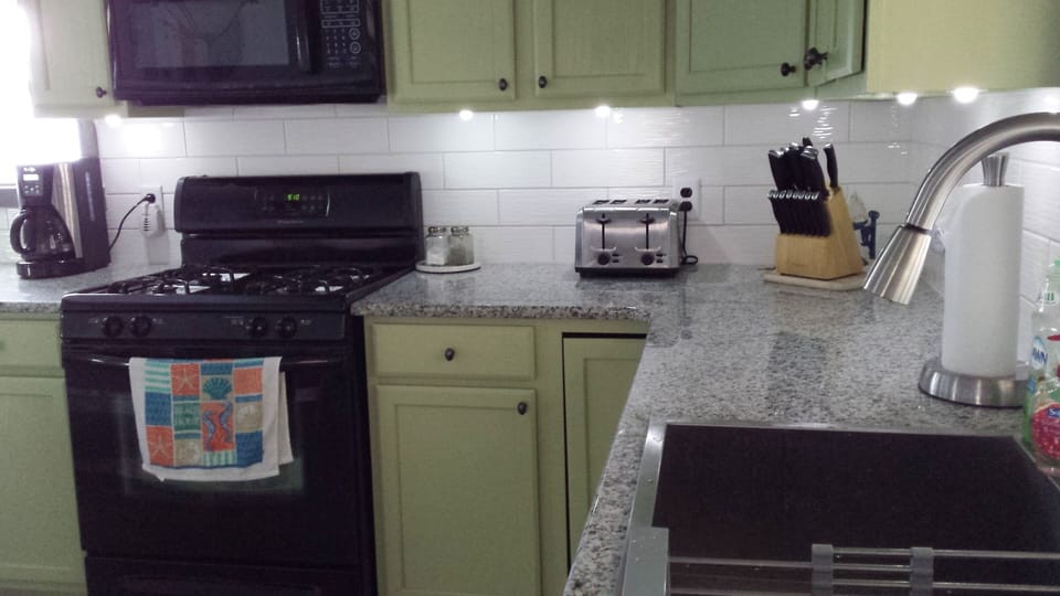 Kitchen-granite counter tops
