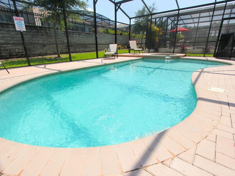 SOUTH facing pool & spa tub - rear privacy wall.  NEW POOL/SPA HEATER 2023
