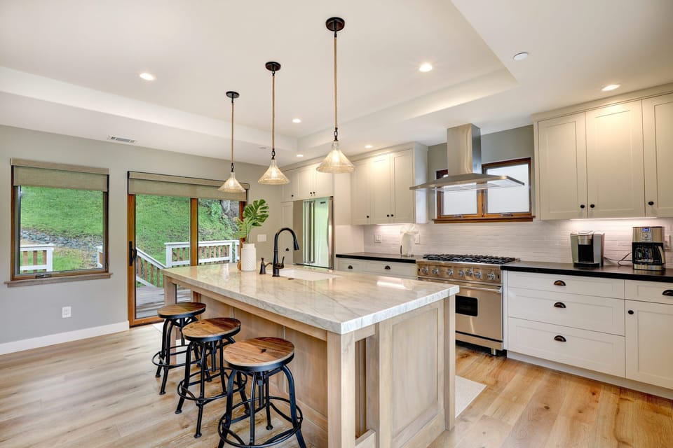 Doors open for cool ocean breezes, and access to back deck. Back deck has dining and gas BBQ.