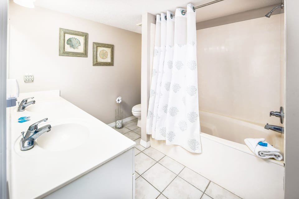 Master Bath - 
Gulf Dunes 413 Fort Walton Beach Okaloosa Island Vacation Rentals