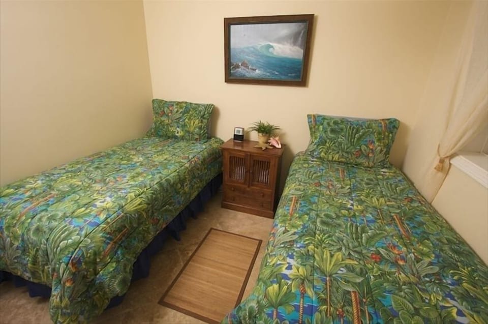 Third suite with en suite bathroom and twin beds that can be joined into a king