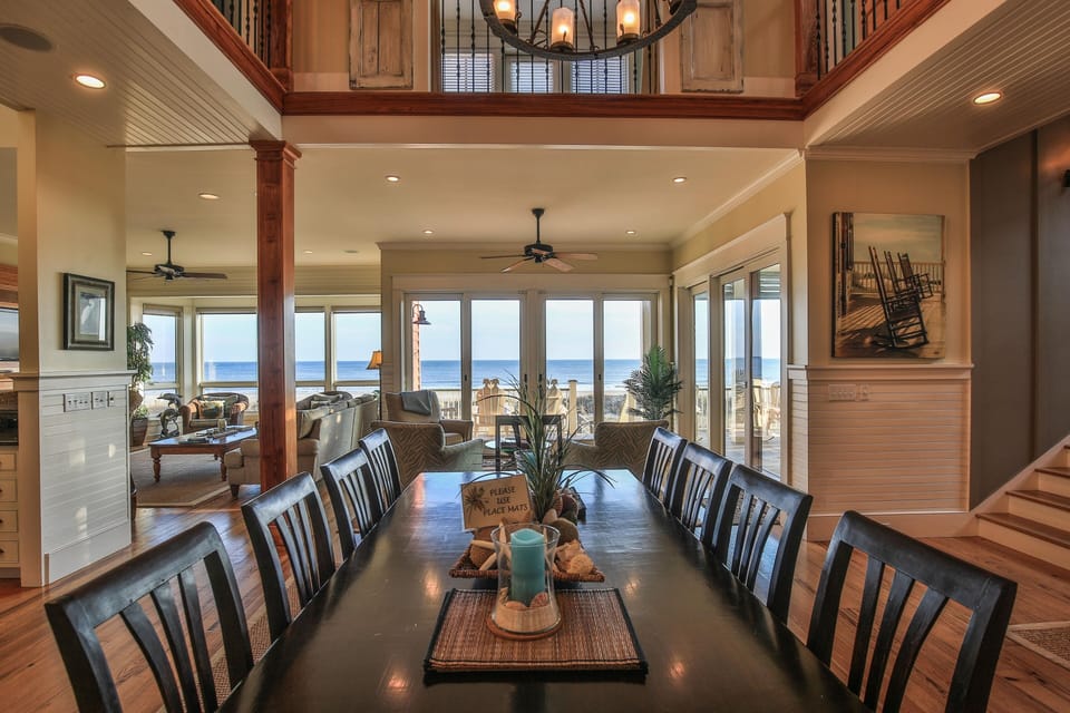 Spacious Dining Room with Ocean Views – Perfect vacation rental for family gatherings and group stays.