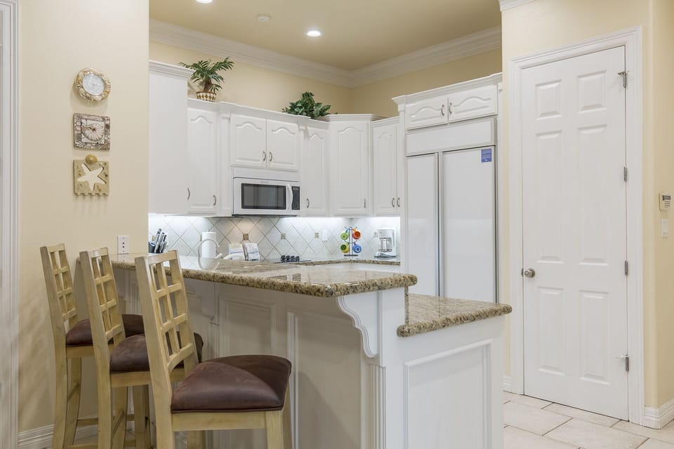 Kitchen Fully Stocked essential to prepare your home cooked meals!