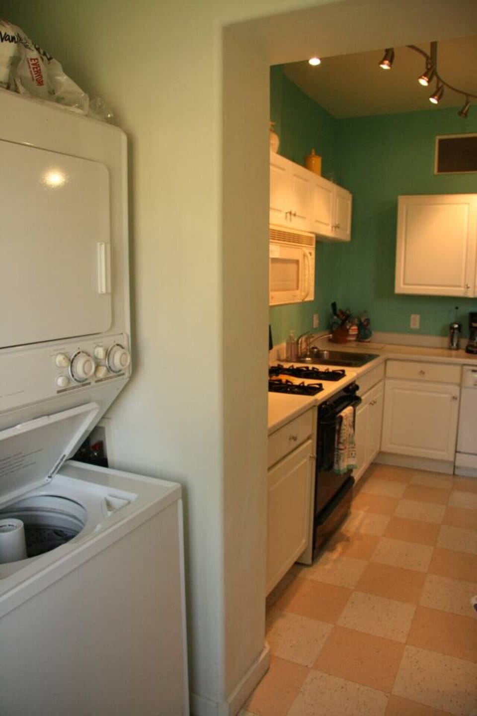 Stacked washer-dryer