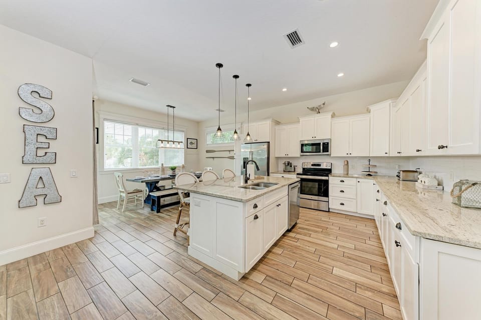 Fully Equipped Kitchen with Island