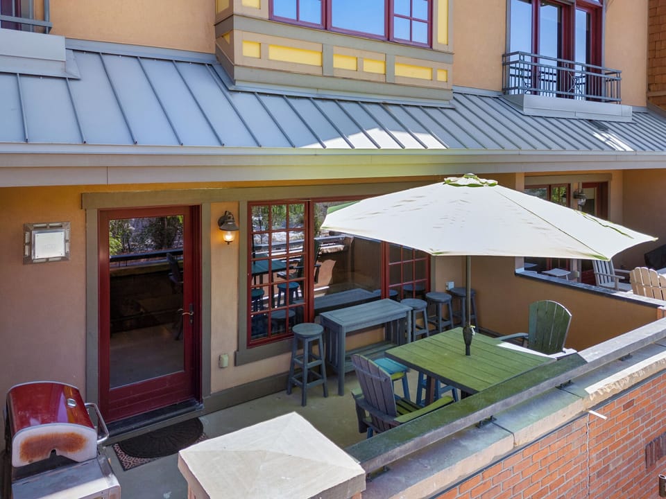 Outdoor dining