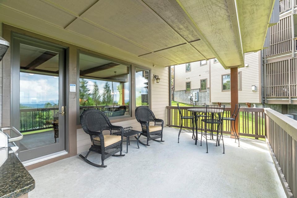 Deck Area---Outdoor Seating