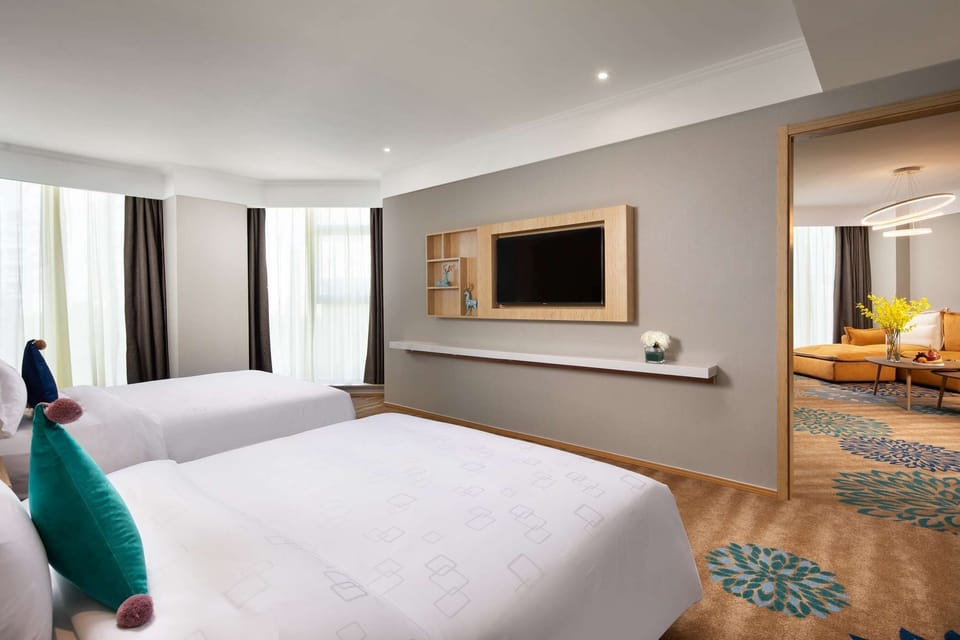 Down comforters, minibar, in-room safe, desk