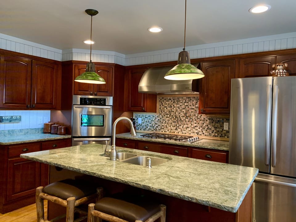 CUSTOM KITCHEN




