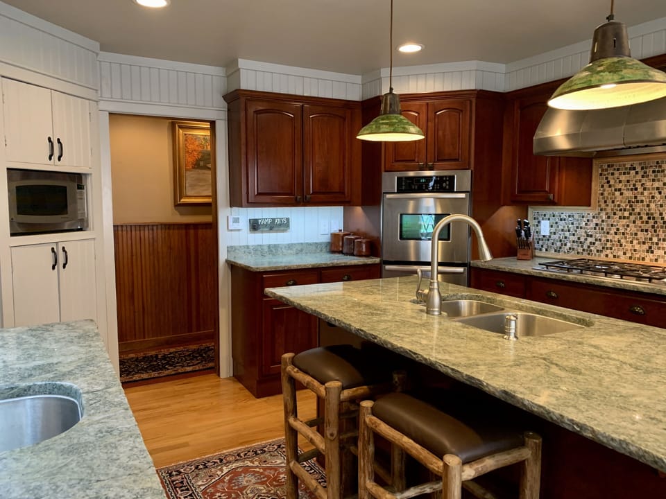 KITCHEN
