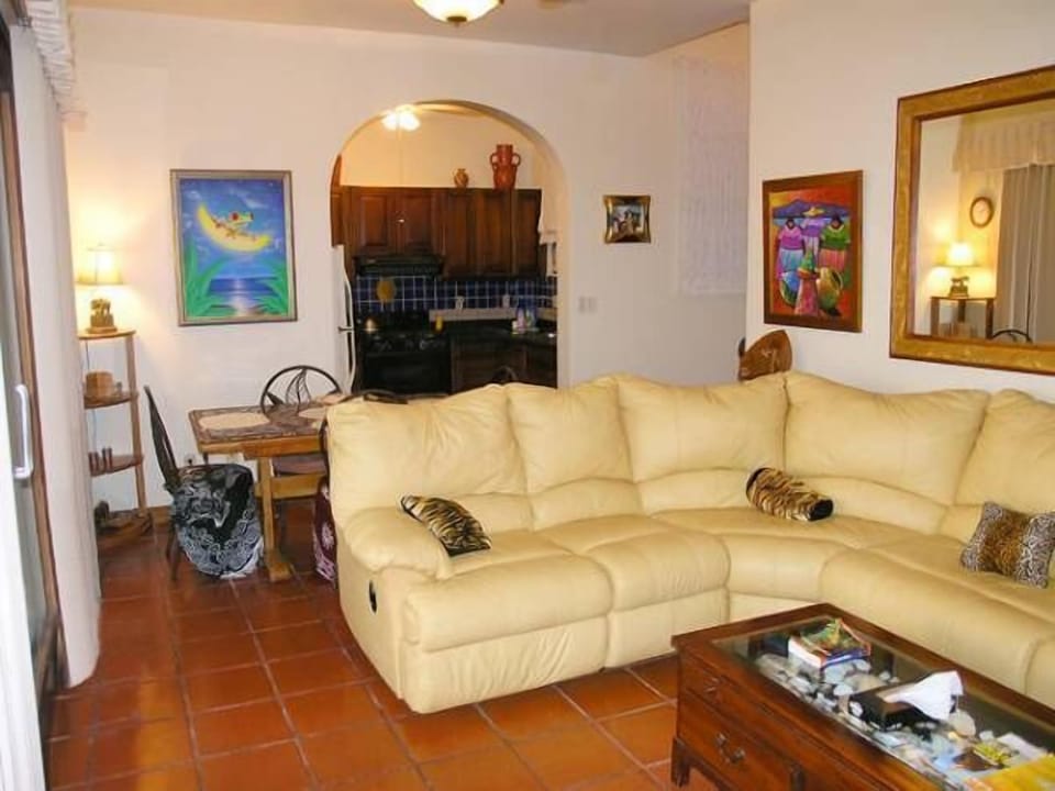 Casita Sol Living & Dinning area seats for 6