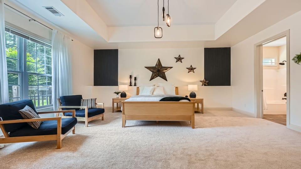 Bedroom #6 *Queen Bed * En-suite *Terrace Level  *Wireless Alexa Bluetooth spk  