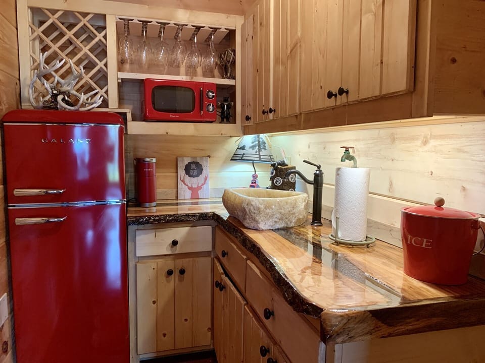 Basement kitchenette @Cedar Rock Cabin