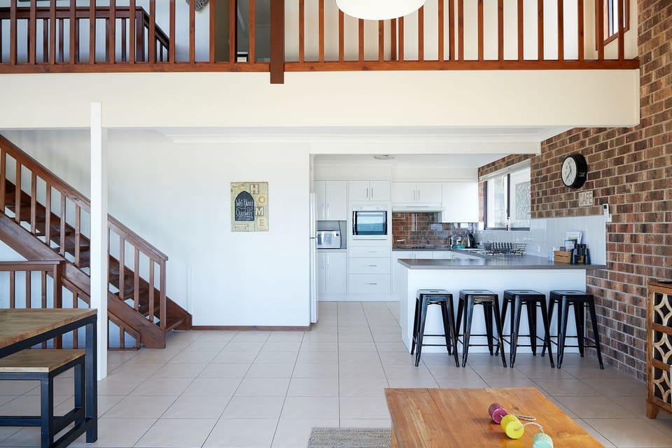 Kitchen/Additional Seating Area
