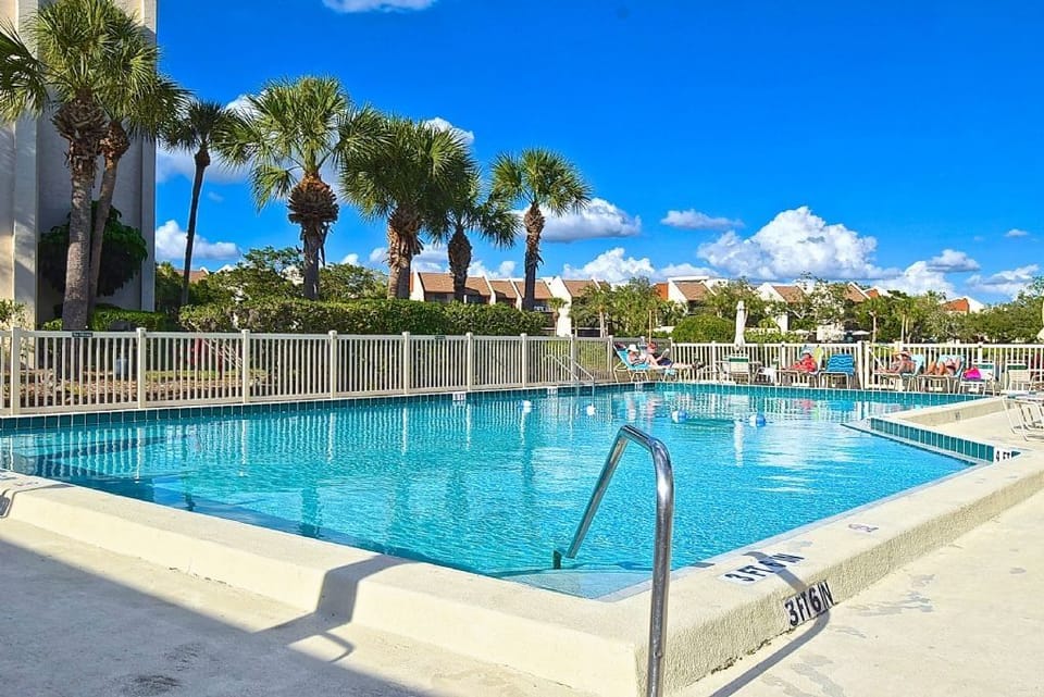 Nearby Bay Side Pool