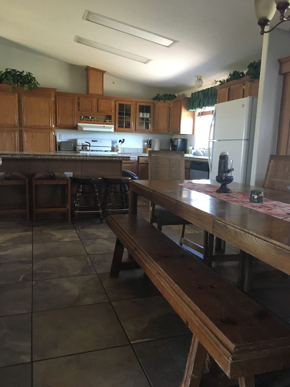Large seating kitchen w view 