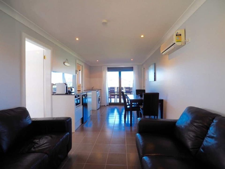 Ground floor lounge/dining area & kitchenette