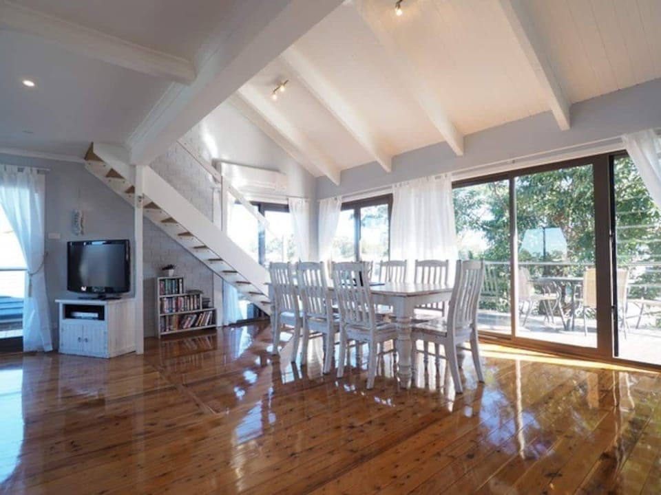 Level 1 dinning room