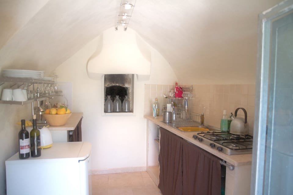 Kitchen with Wood Oven (La forno)