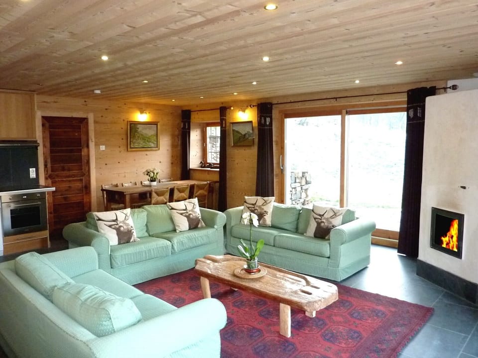  second lounge with fireplace mass stove
Nature Ski Lodge  Sterwen 