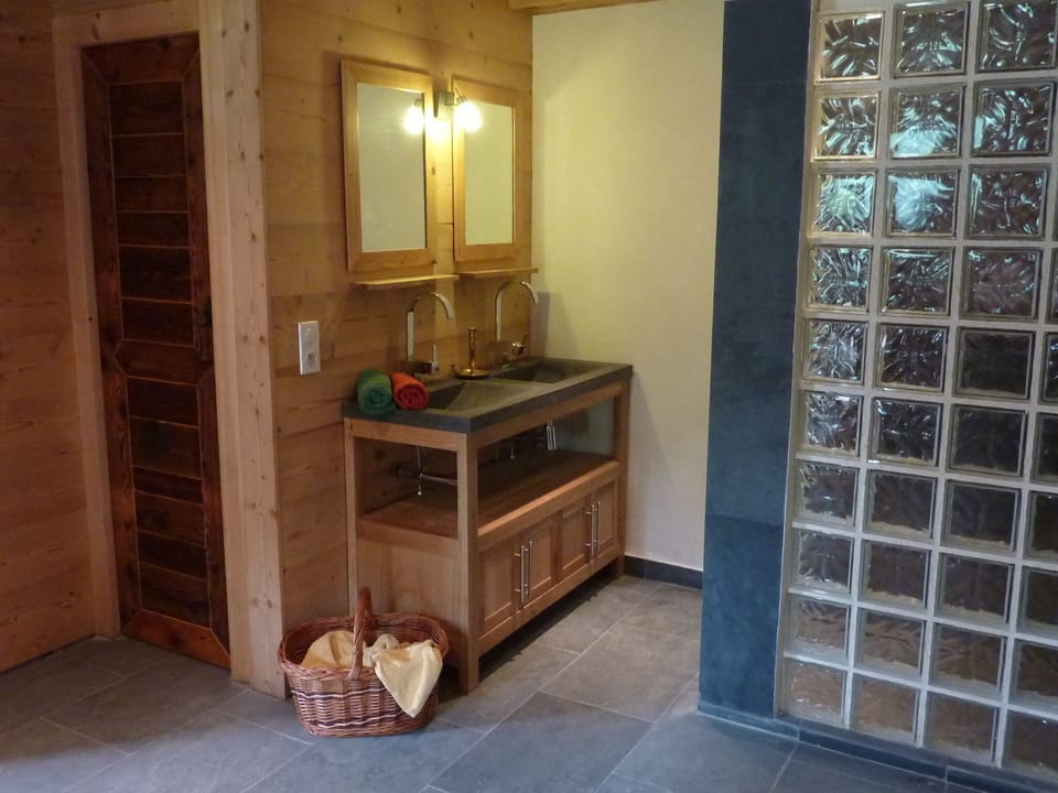 Full ensuite
