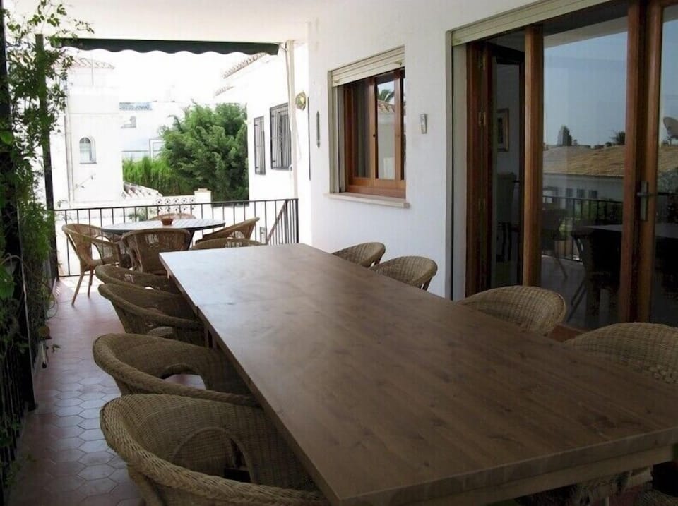 Upper Terrace dining for fourteen people