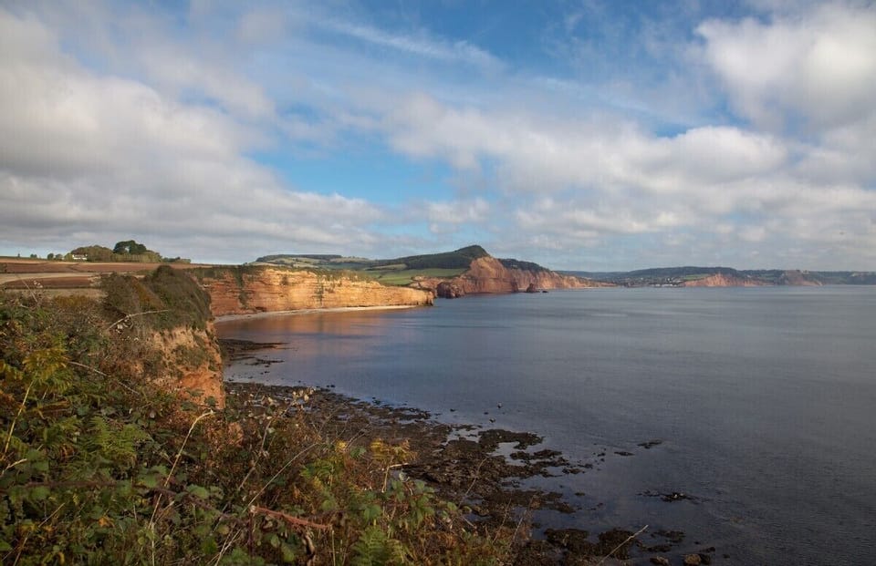 South West coast path only a 10 minute walk away.
