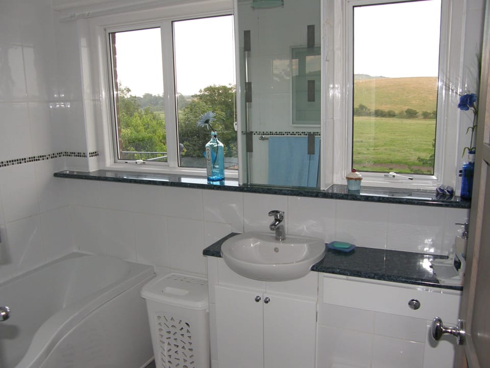 Up-to date Bathroom -with a view - but no-one can see in! 