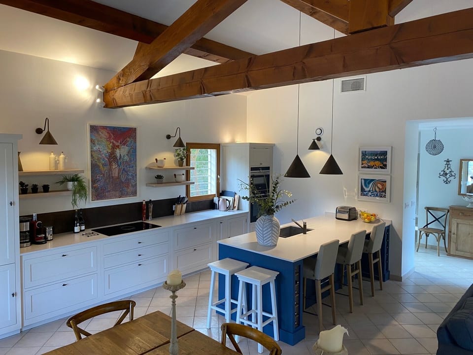 Beautiful Neptune kitchen, large island with bar stools, high spec appliances
