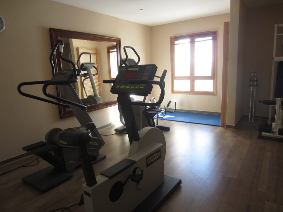 FITNESS ROOM