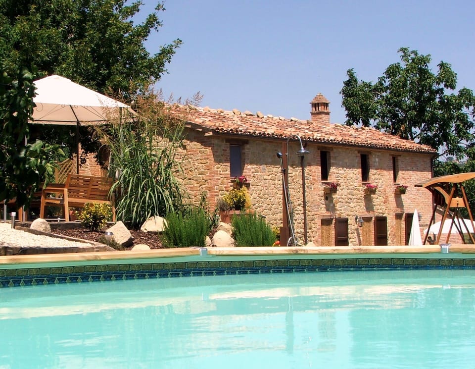 The Hideaway Farmhouse From The Pool