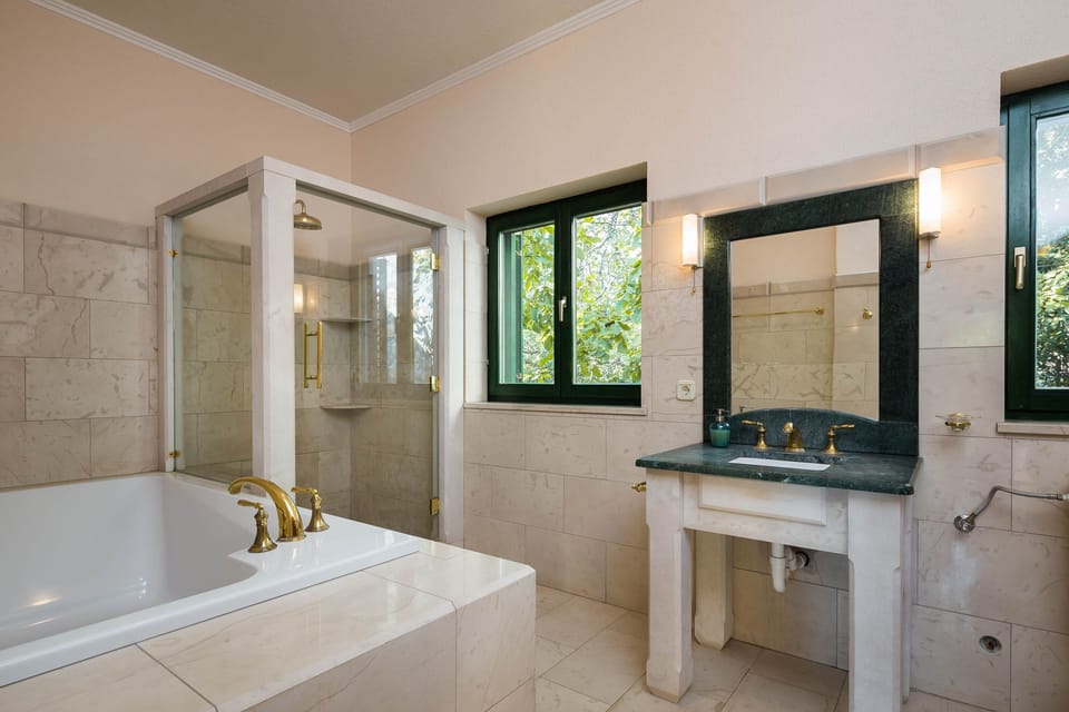 Spa quality bathrooms had carved by my stone mason - Ante