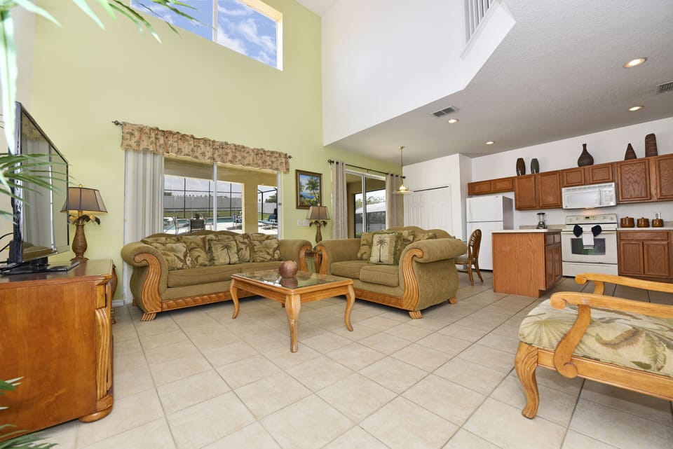 Open family room and kitchen with directly access to the pool area