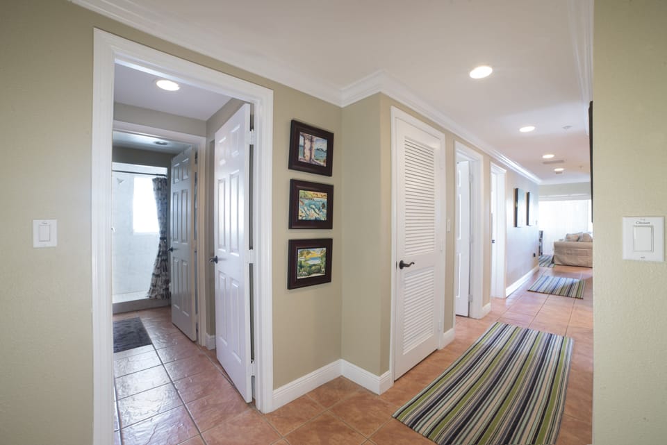 Southern Serenity at Grande Bay Resort entry hallway - bright and cheery.