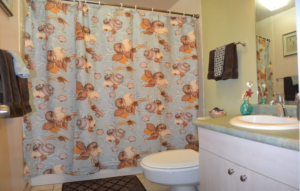 One of the 2 full bathrooms