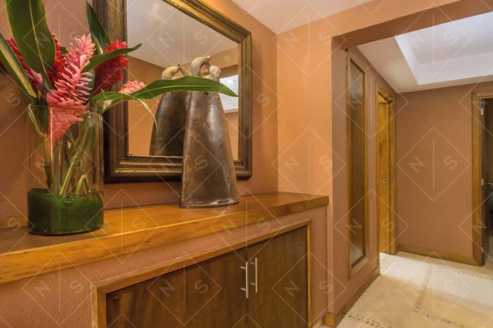 Entry way 
