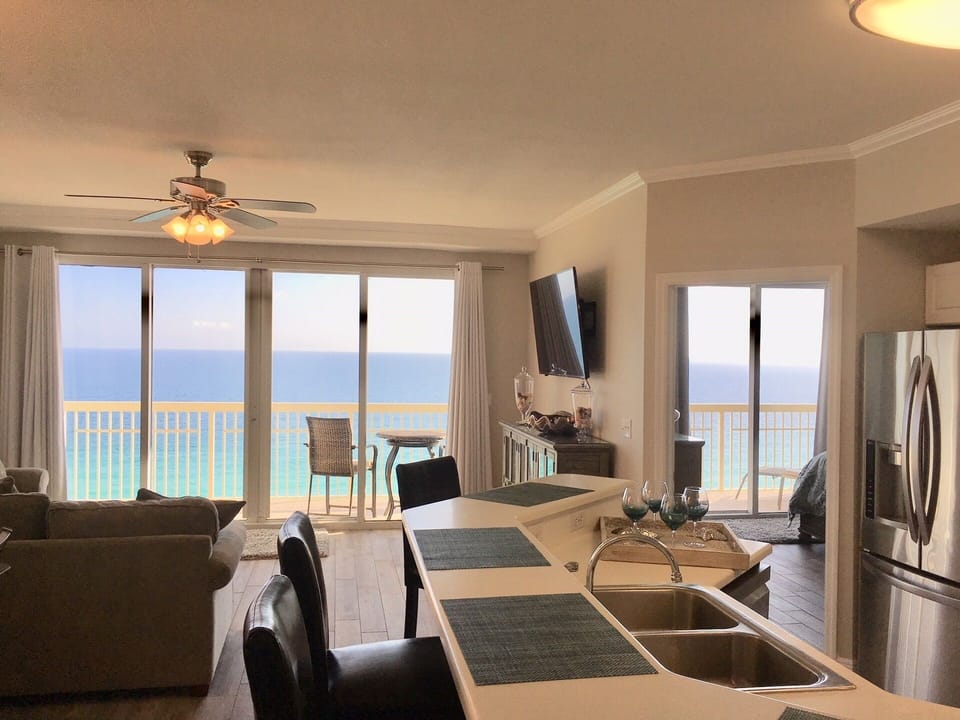 Open floor plan with plenty of views to the crystal clear ocean..