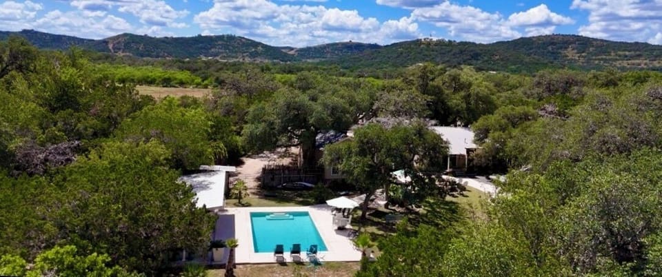 AGAVE POINT - Agave Point - the crown jewel of Concan!