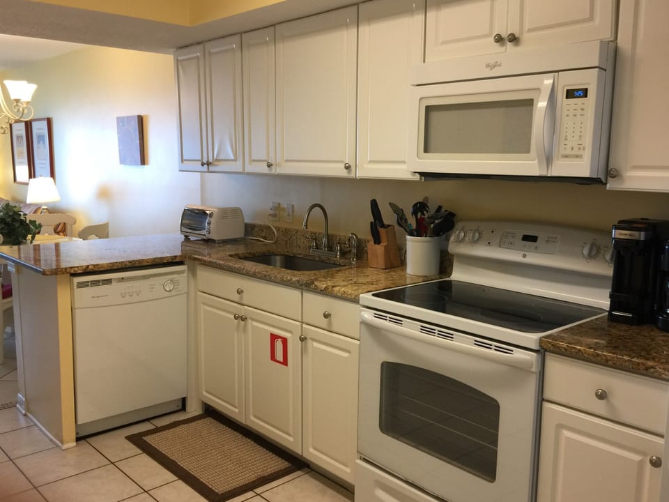 Fully stocked kitchen!  If I have it at home, I have it here...