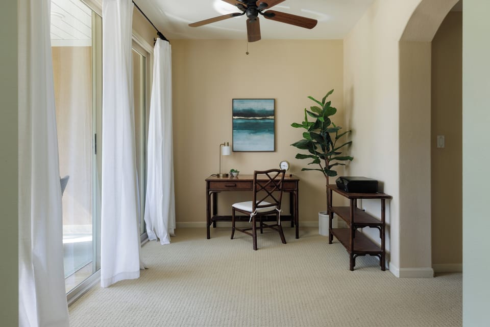 Primary retreat area with access to private lanai