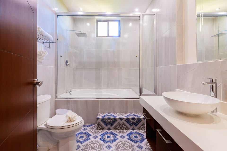 Level 2 - Children's Suite Bathroom with combination Bathtub / Shower