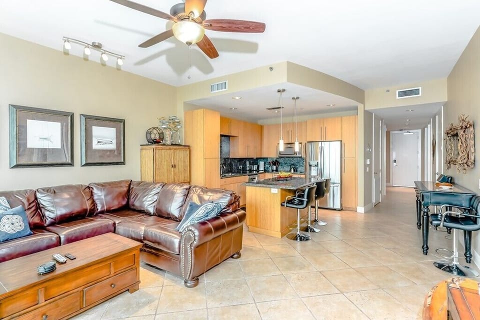 Open floor plan of living room kitchen, dining and hall to entrance!