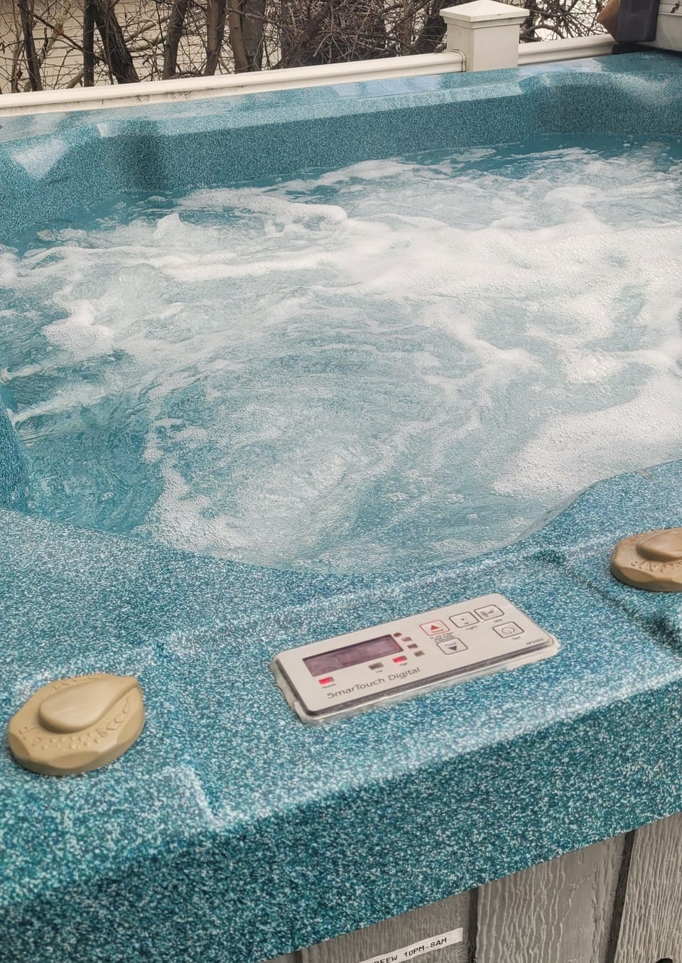 Hot tub, seats up to six