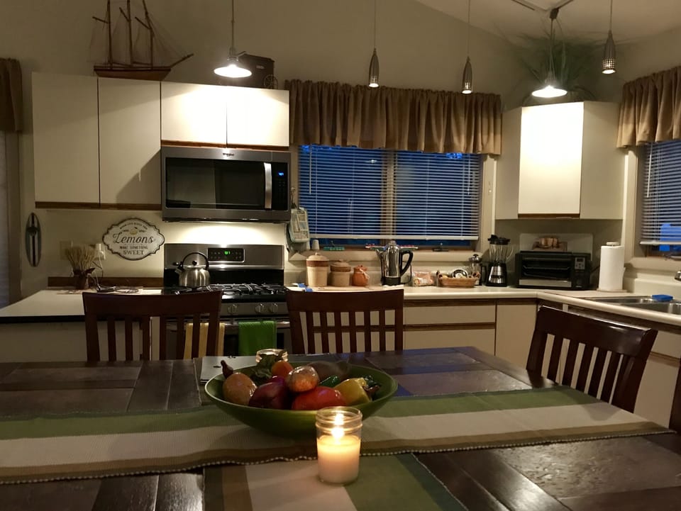Kitchen/Dining Area