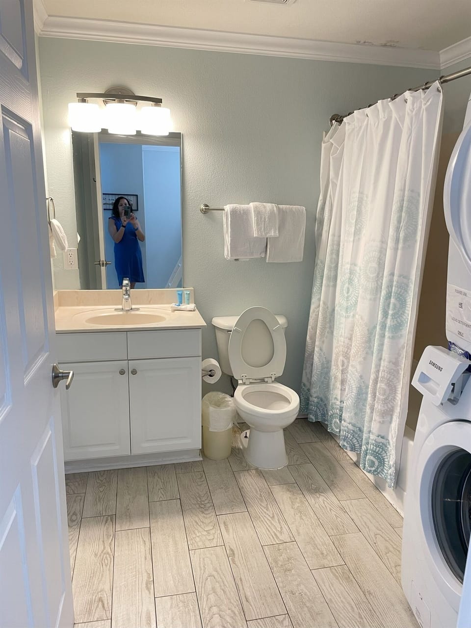 2nd Bathroom with Washer /Dryer