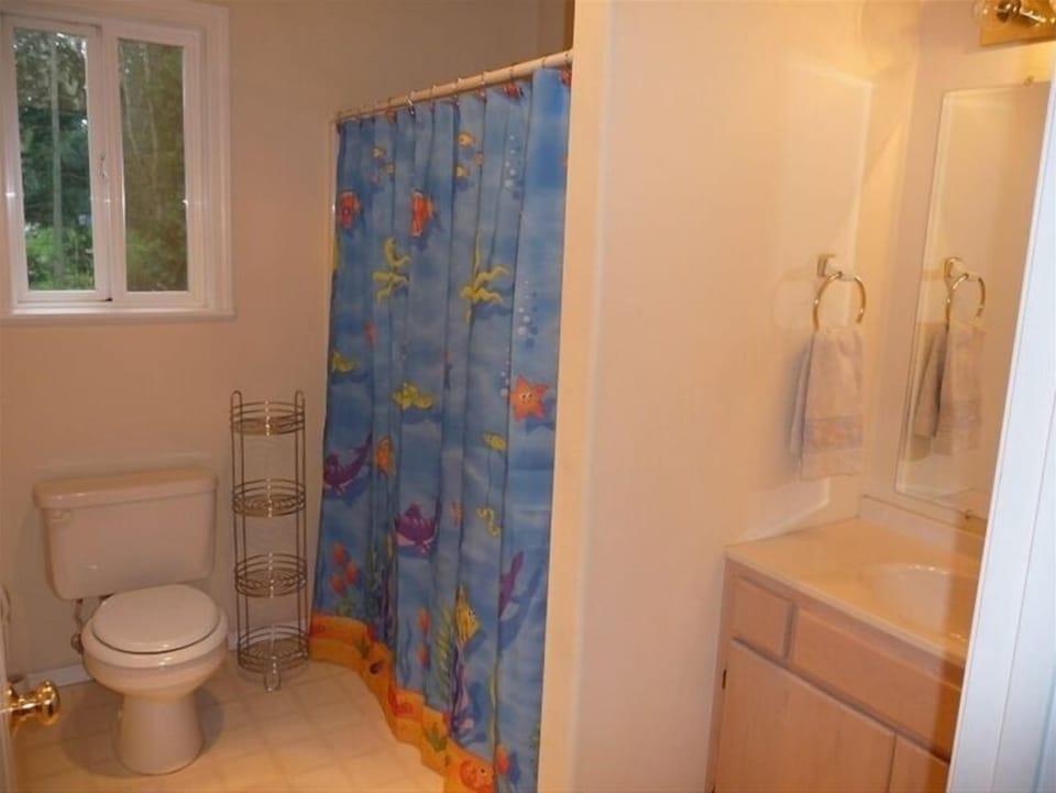 2nd Full Bathroom upstairs - 3 bathrooms altogether - shower on main floor